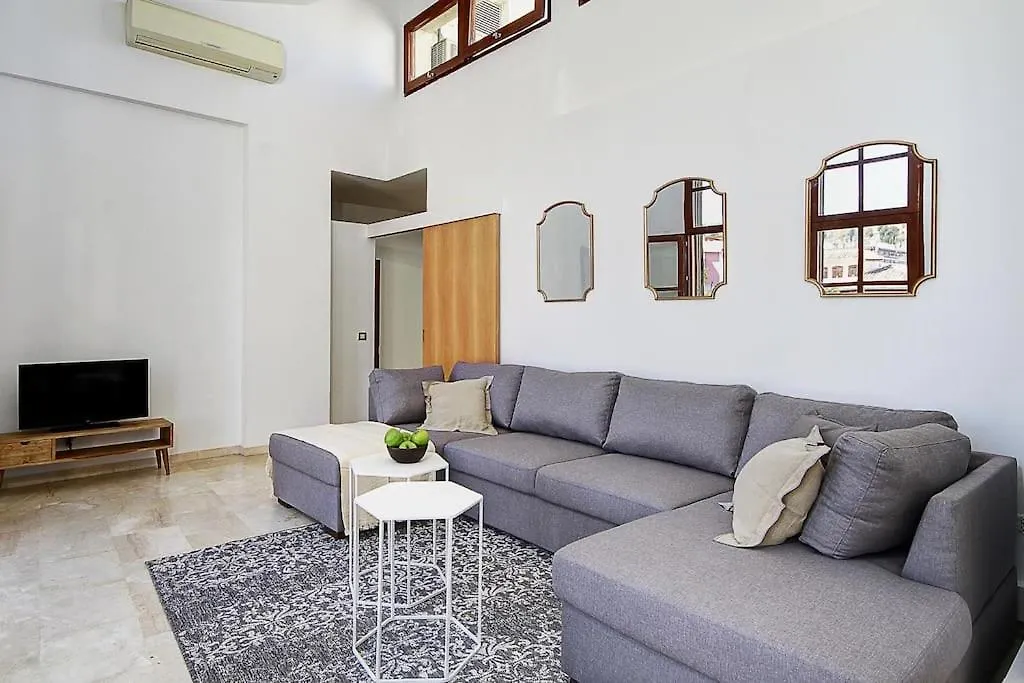 Mywhitewall Bib-Rambla Granada Spain